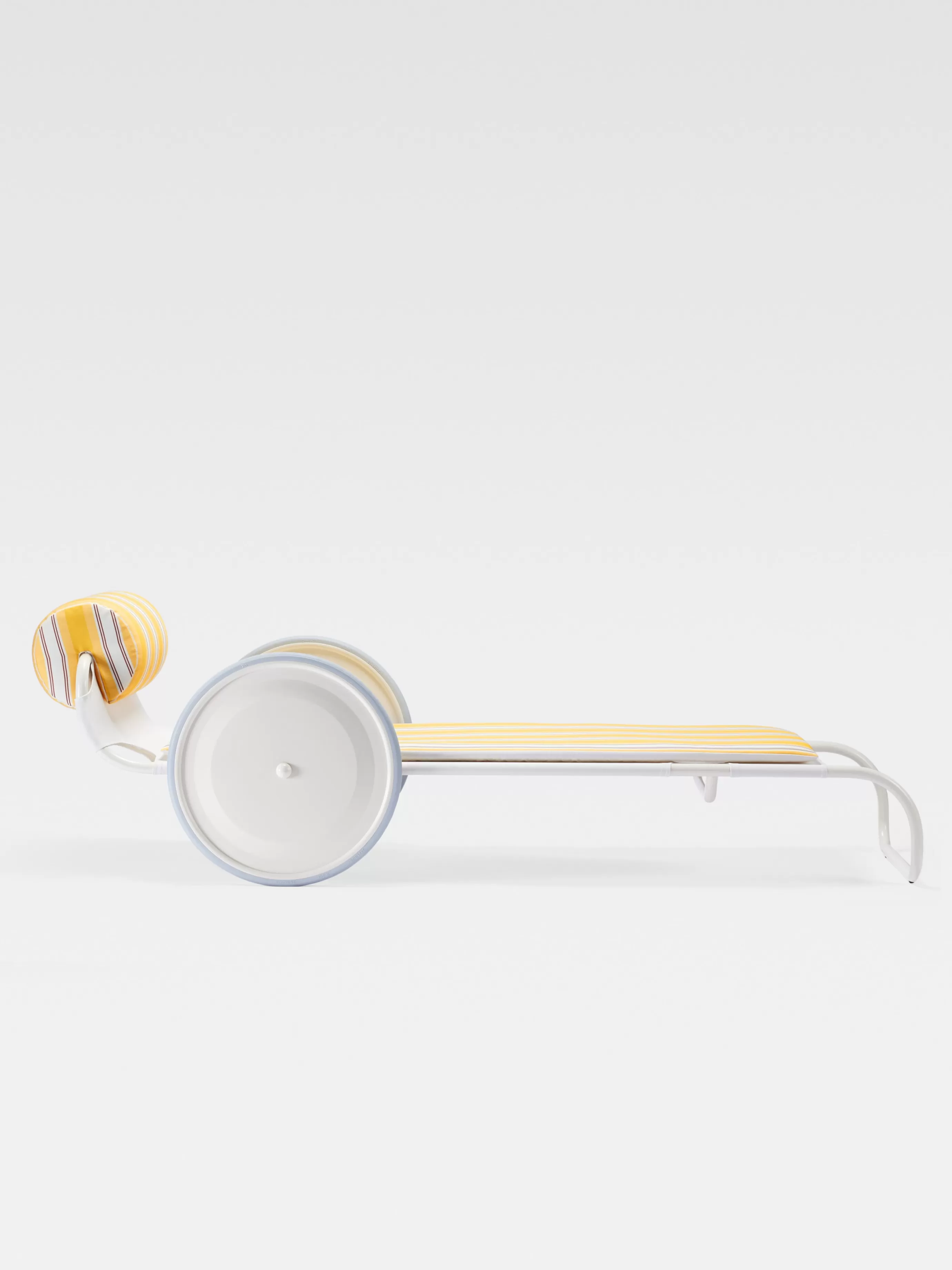 Femme/Homme Jacquemus + Exteta - Locus Solus Bain de Soleil par Gae Aulenti